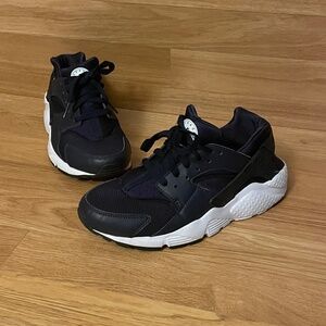 Nike Air Huarache Run Navy Blue Size 6Y
